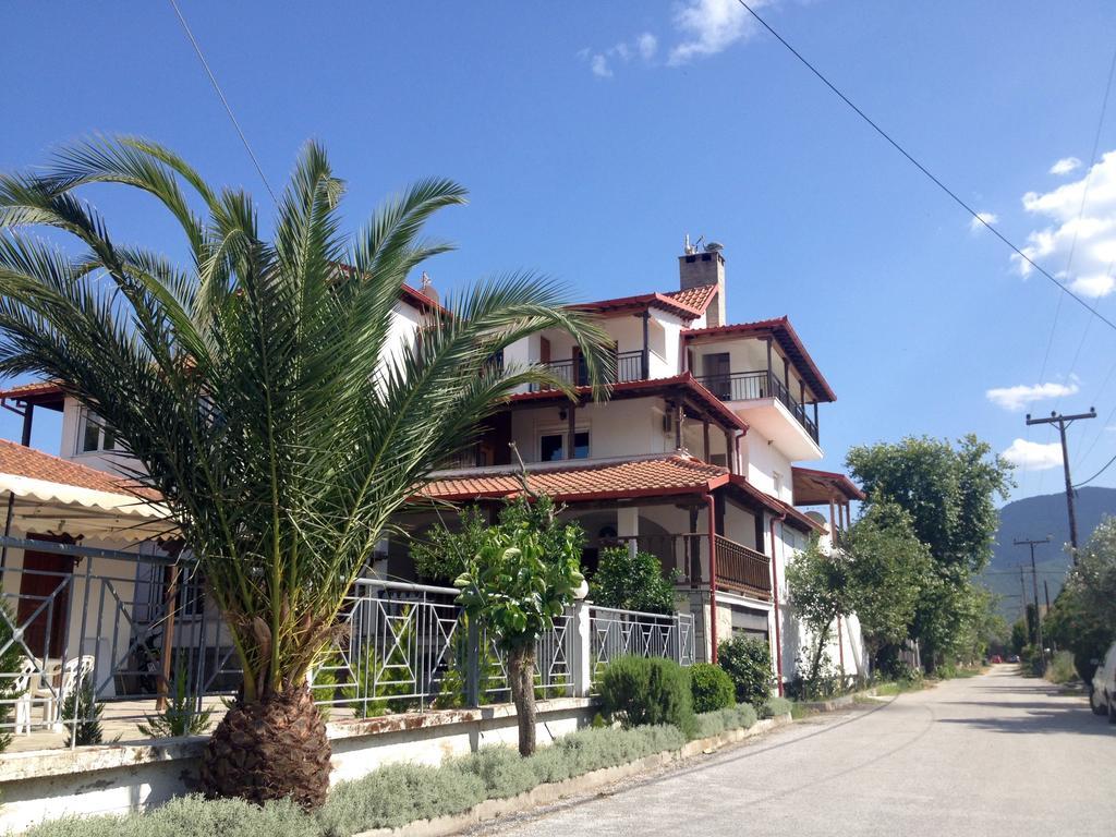 Appartamento Menis Haus Vrasná Esterno foto