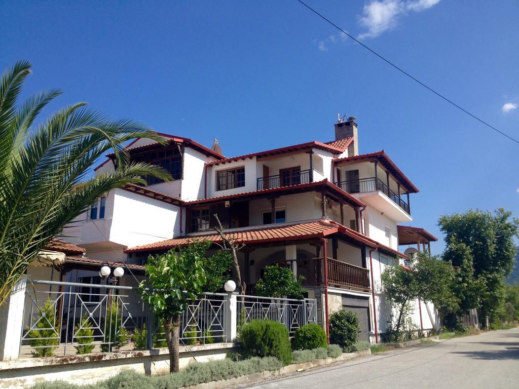 Appartamento Menis Haus Vrasná Esterno foto