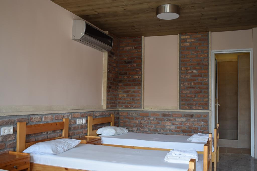 Appartamento Menis Haus Vrasná Esterno foto